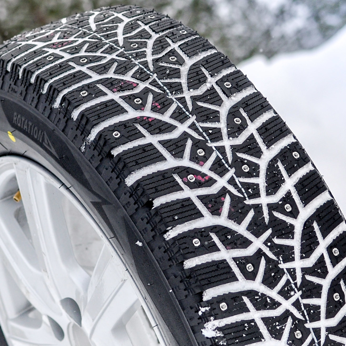 Bridgestone_BLIZZAK_SPIKE_02_SUV_2