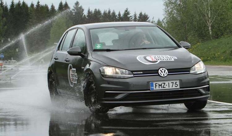 winter_test_205_55_r16_2019_auto_center_1