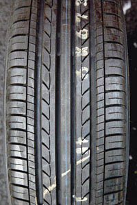 Yokohama_AVS_dB_V550